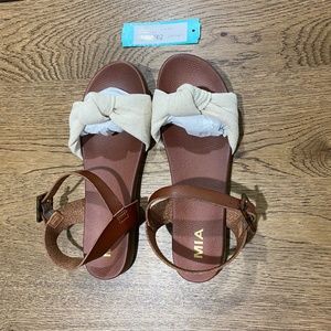 NWT MIA Addilynn Fabric Knot Sandal